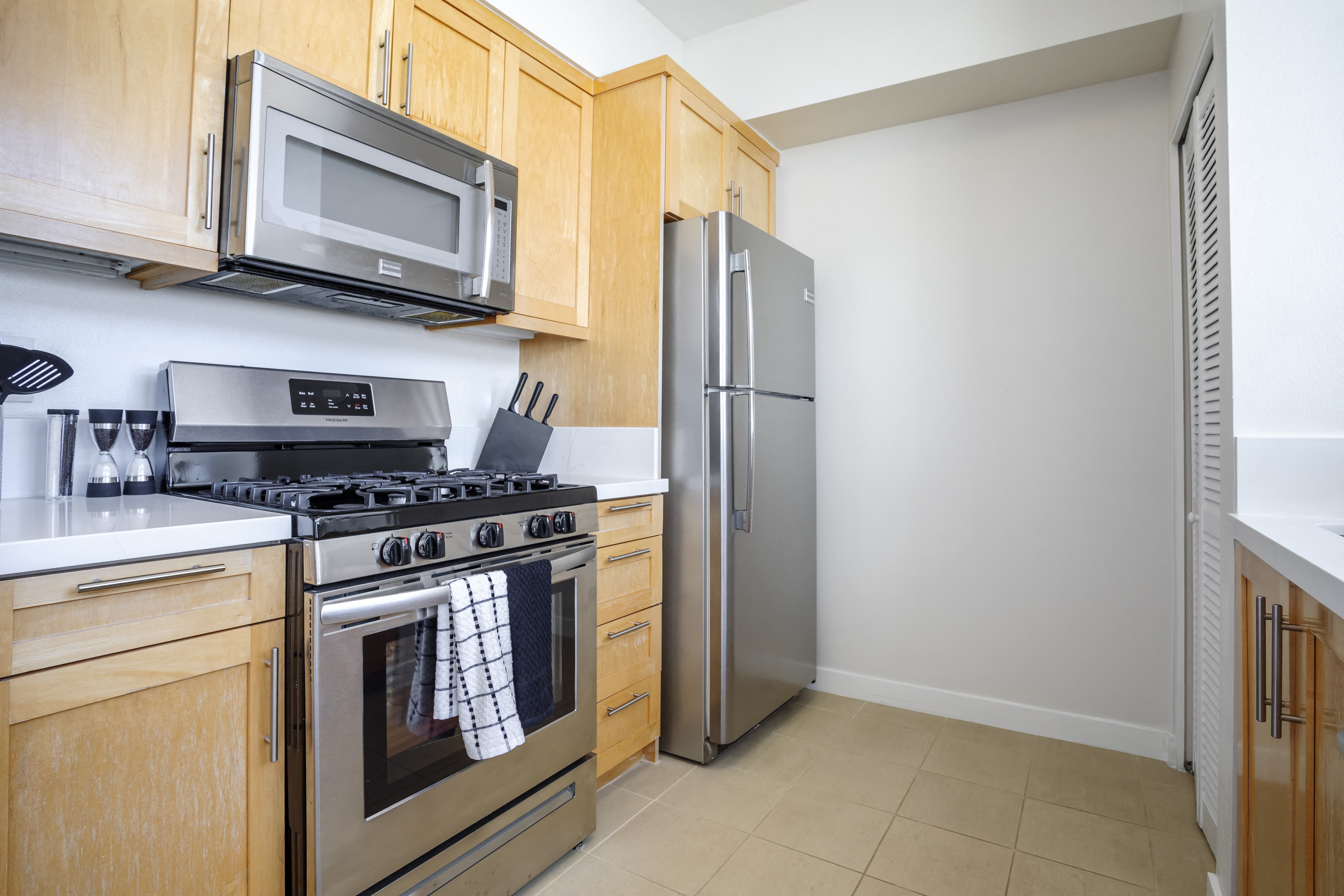 West-Los-Angeles-Apartments-NMS-1759-Beloit-3Loft-K2